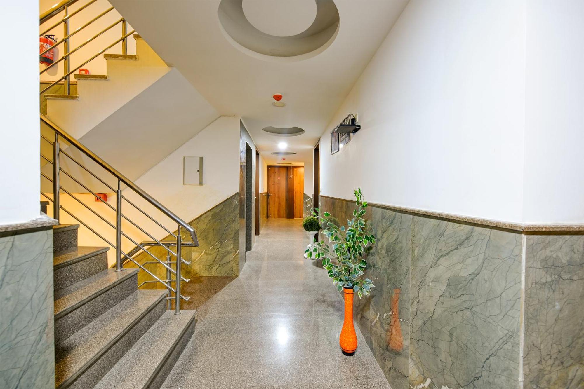 Hotel Grand Qubic Near Delhi Airport Neu-Delhi Exterior foto