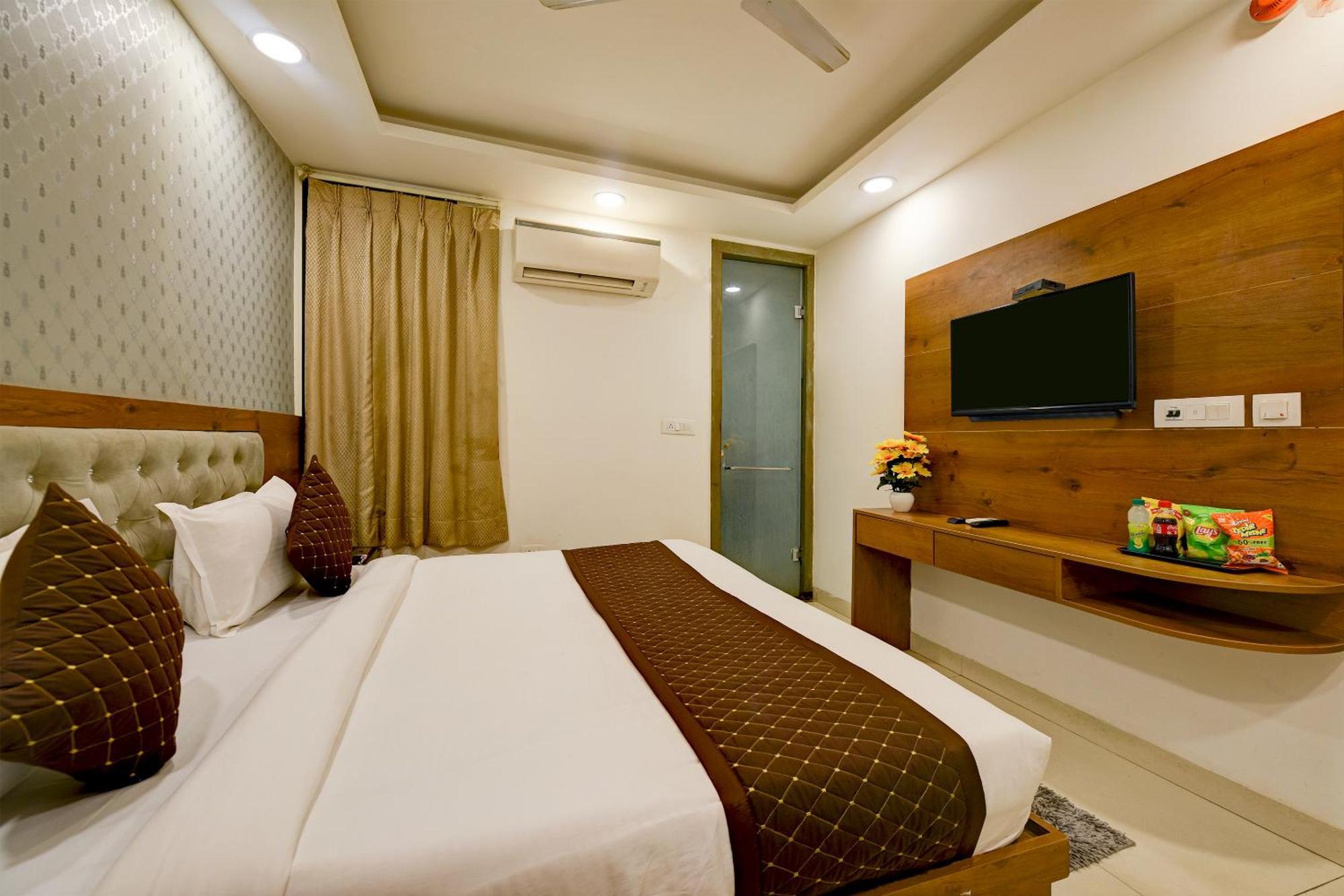 Hotel Grand Qubic Near Delhi Airport Neu-Delhi Exterior foto