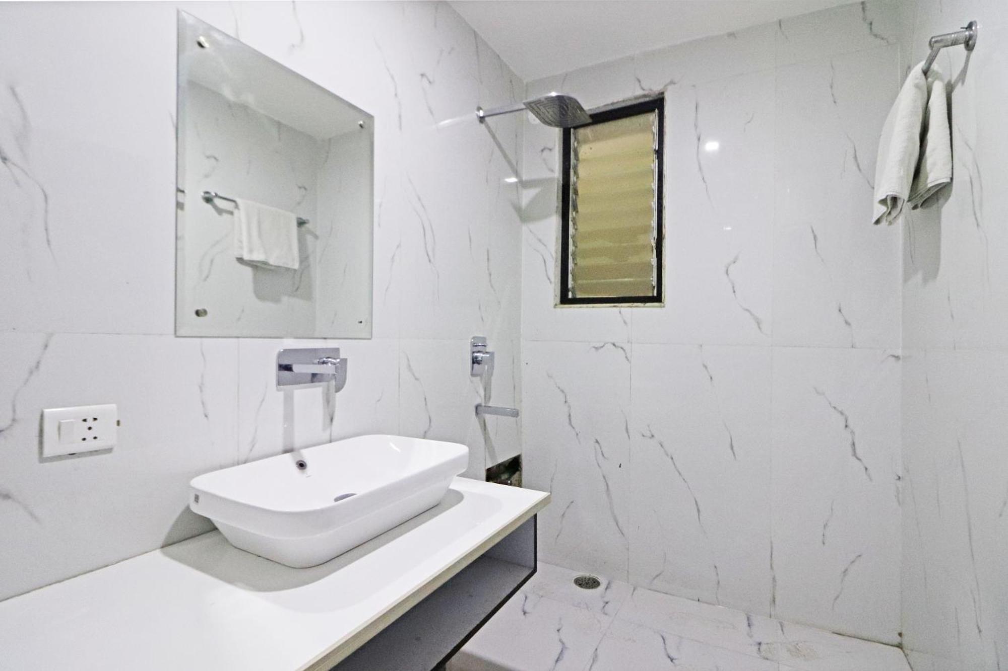 Hotel Grand Qubic Near Delhi Airport Neu-Delhi Exterior foto