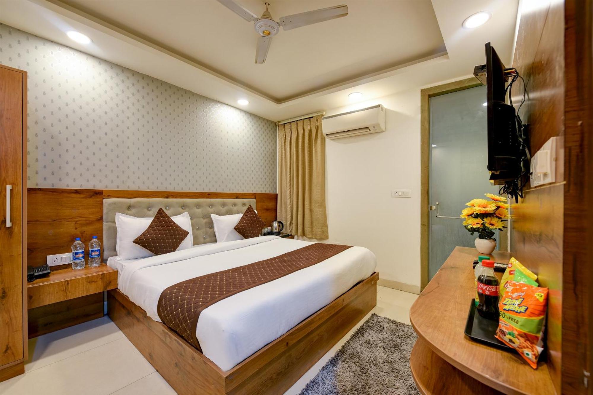 Hotel Grand Qubic Near Delhi Airport Neu-Delhi Exterior foto